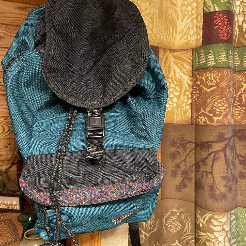 Drawstring daypack backpack. Front zipper pockets